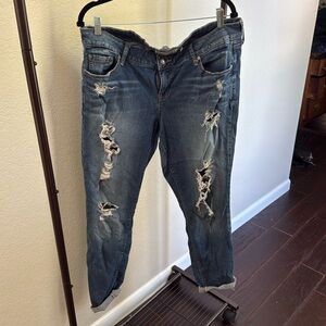 Skinny distressed low rise Torrid Jeans SZ 16
